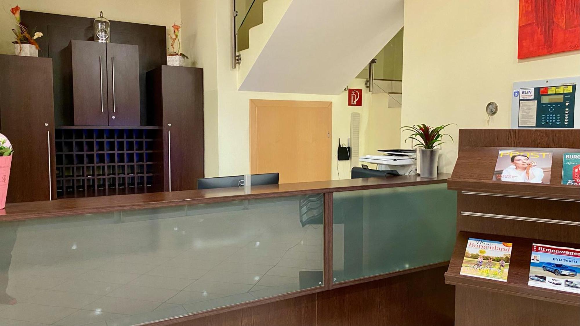 Weinland Otel Donnerskirchen Dış mekan fotoğraf