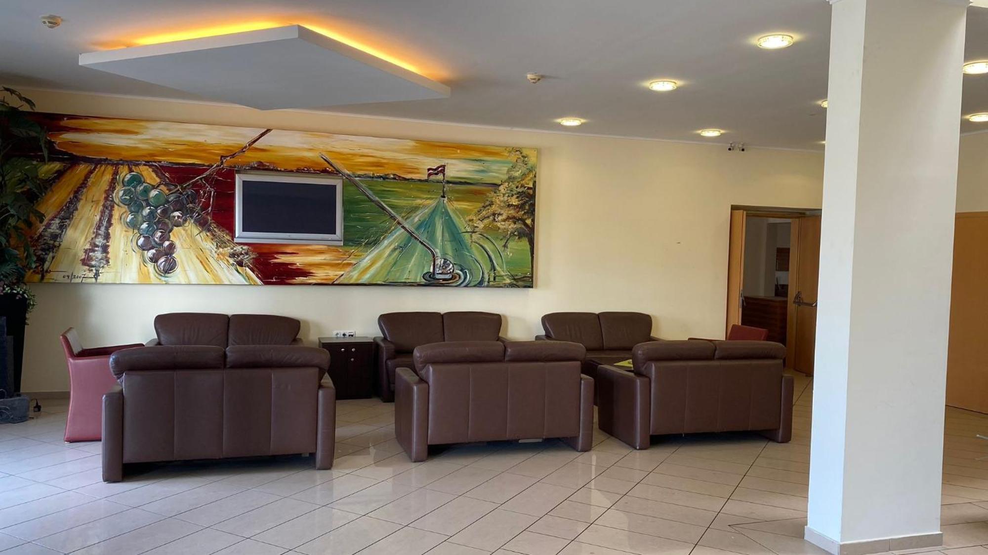 Weinland Otel Donnerskirchen Dış mekan fotoğraf