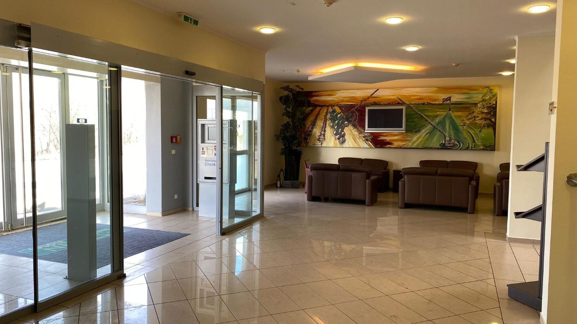 Weinland Otel Donnerskirchen Dış mekan fotoğraf