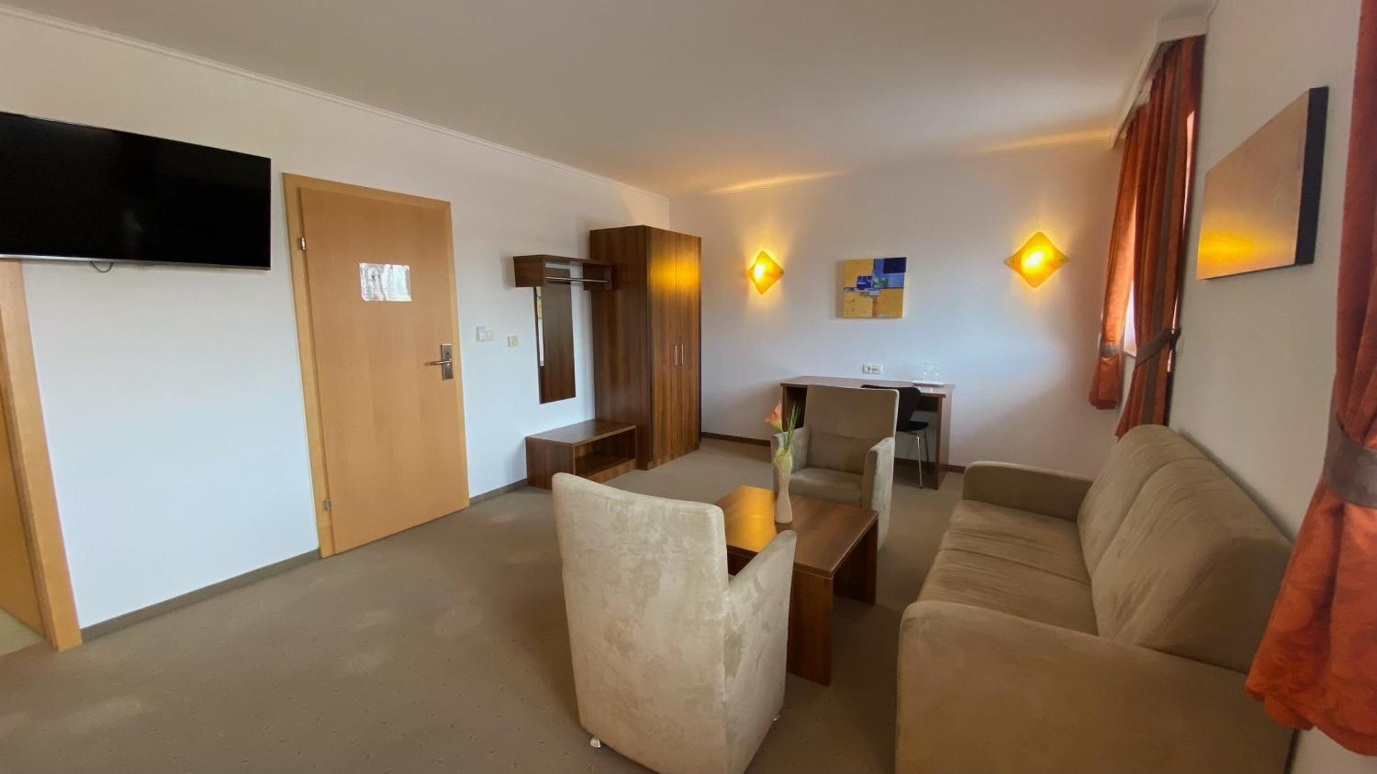 Weinland Otel Donnerskirchen Dış mekan fotoğraf