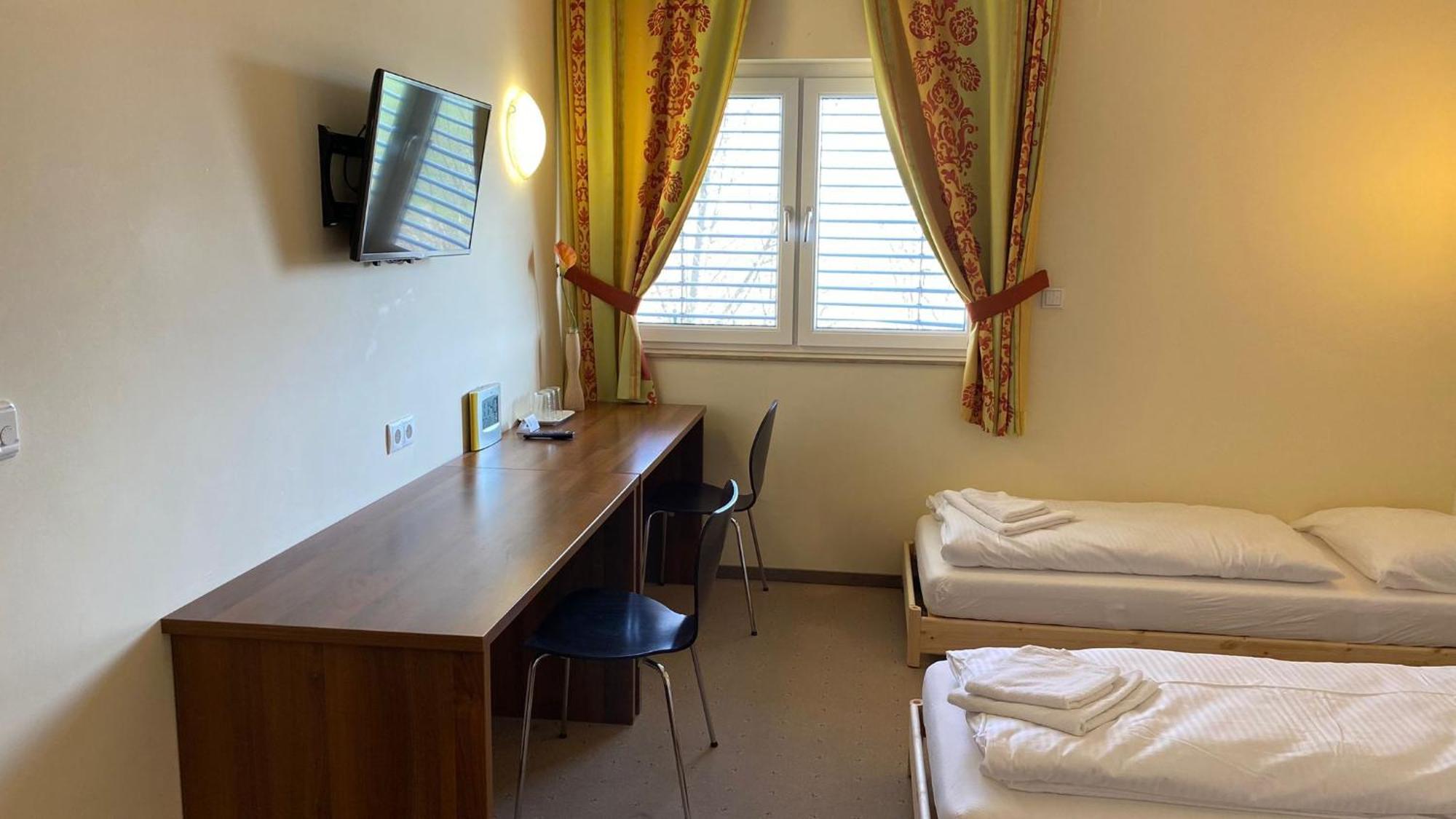 Weinland Otel Donnerskirchen Oda fotoğraf