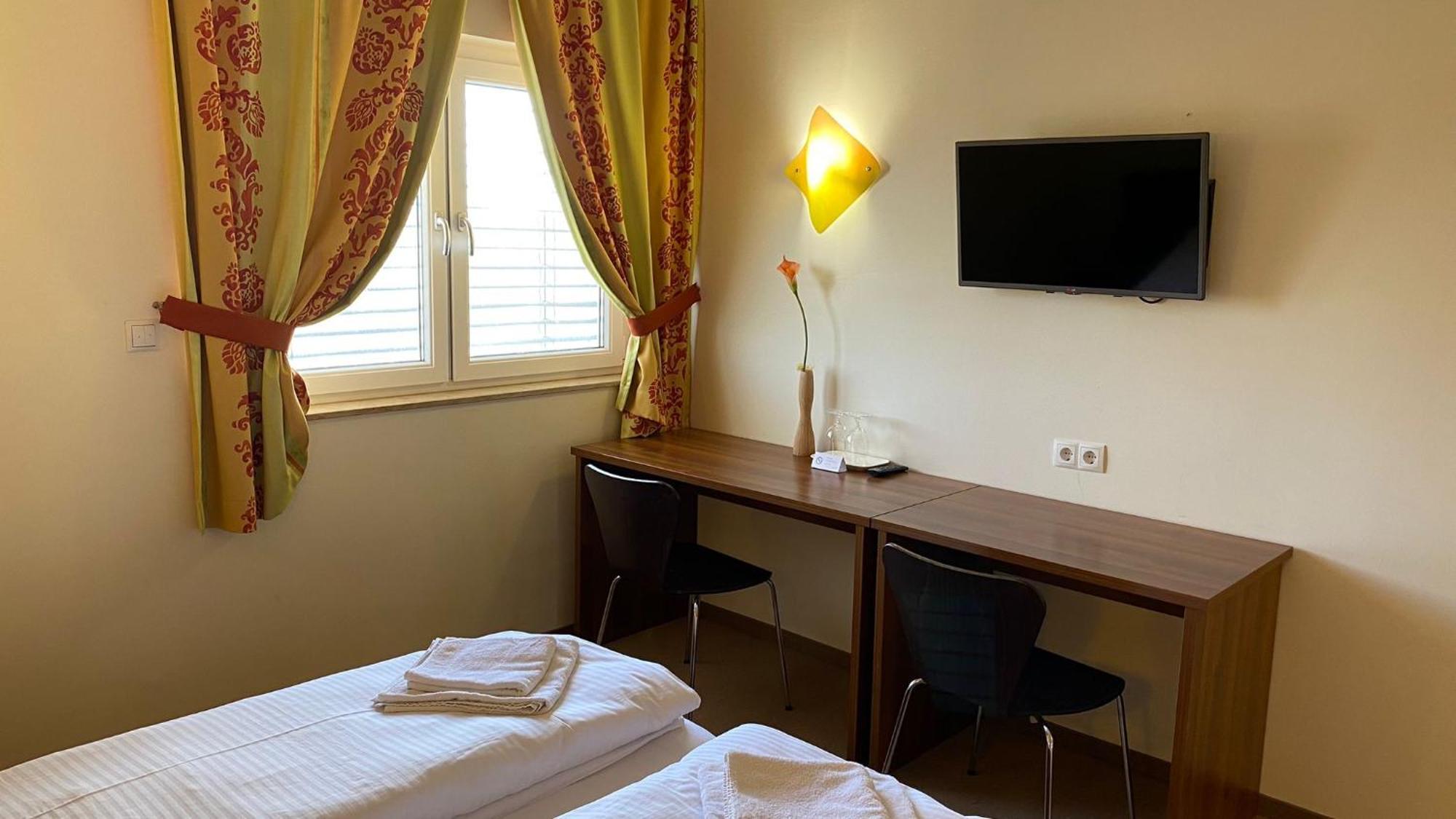 Weinland Otel Donnerskirchen Oda fotoğraf
