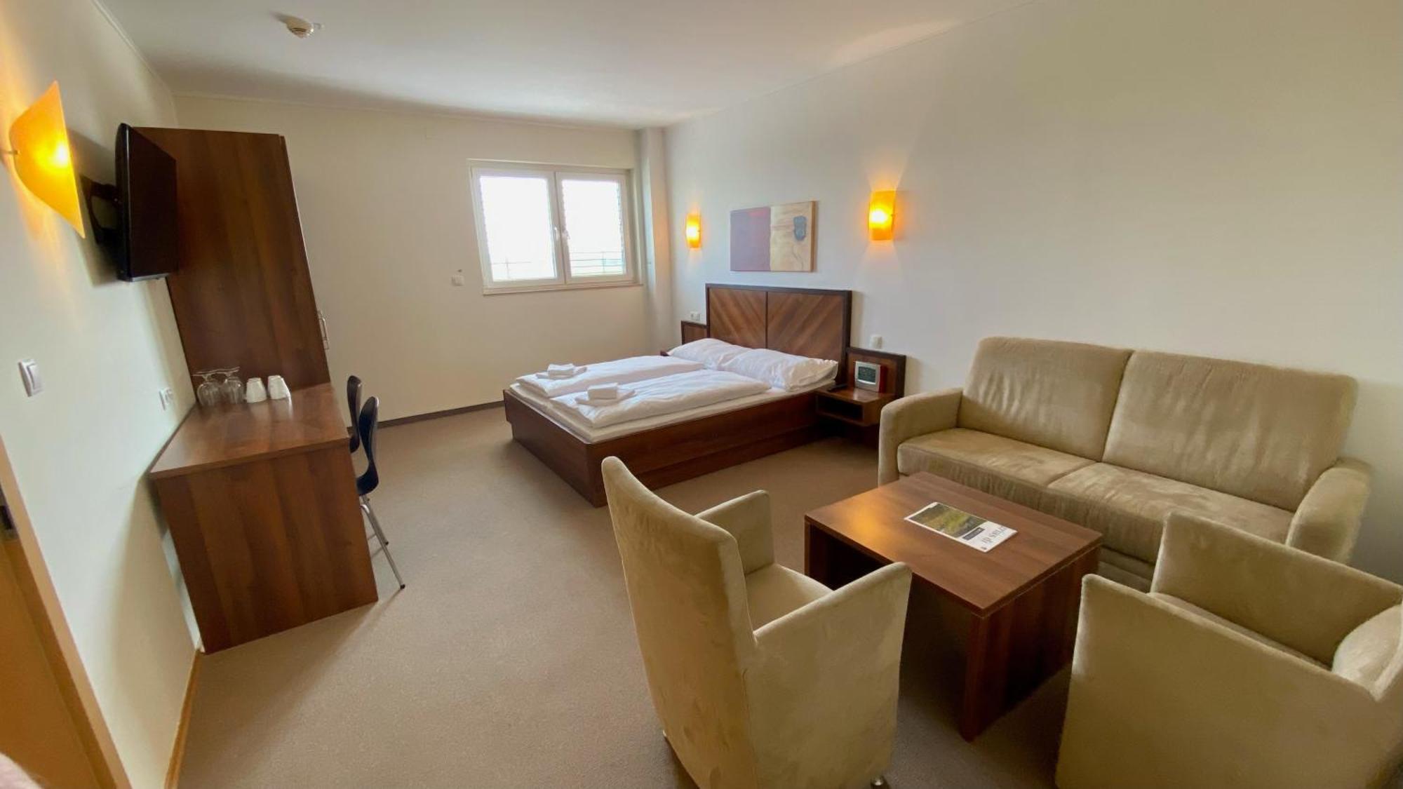 Weinland Otel Donnerskirchen Dış mekan fotoğraf