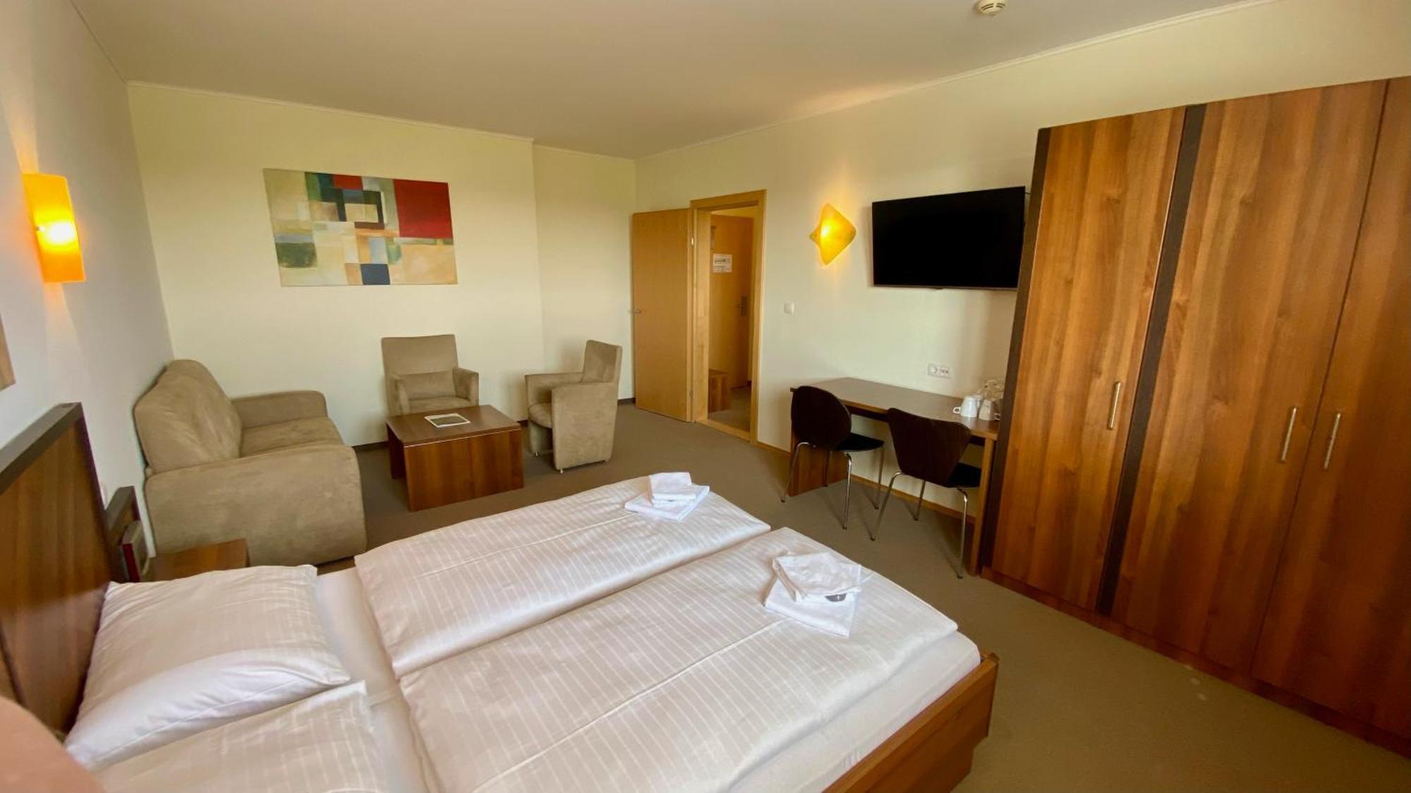 Weinland Otel Donnerskirchen Dış mekan fotoğraf