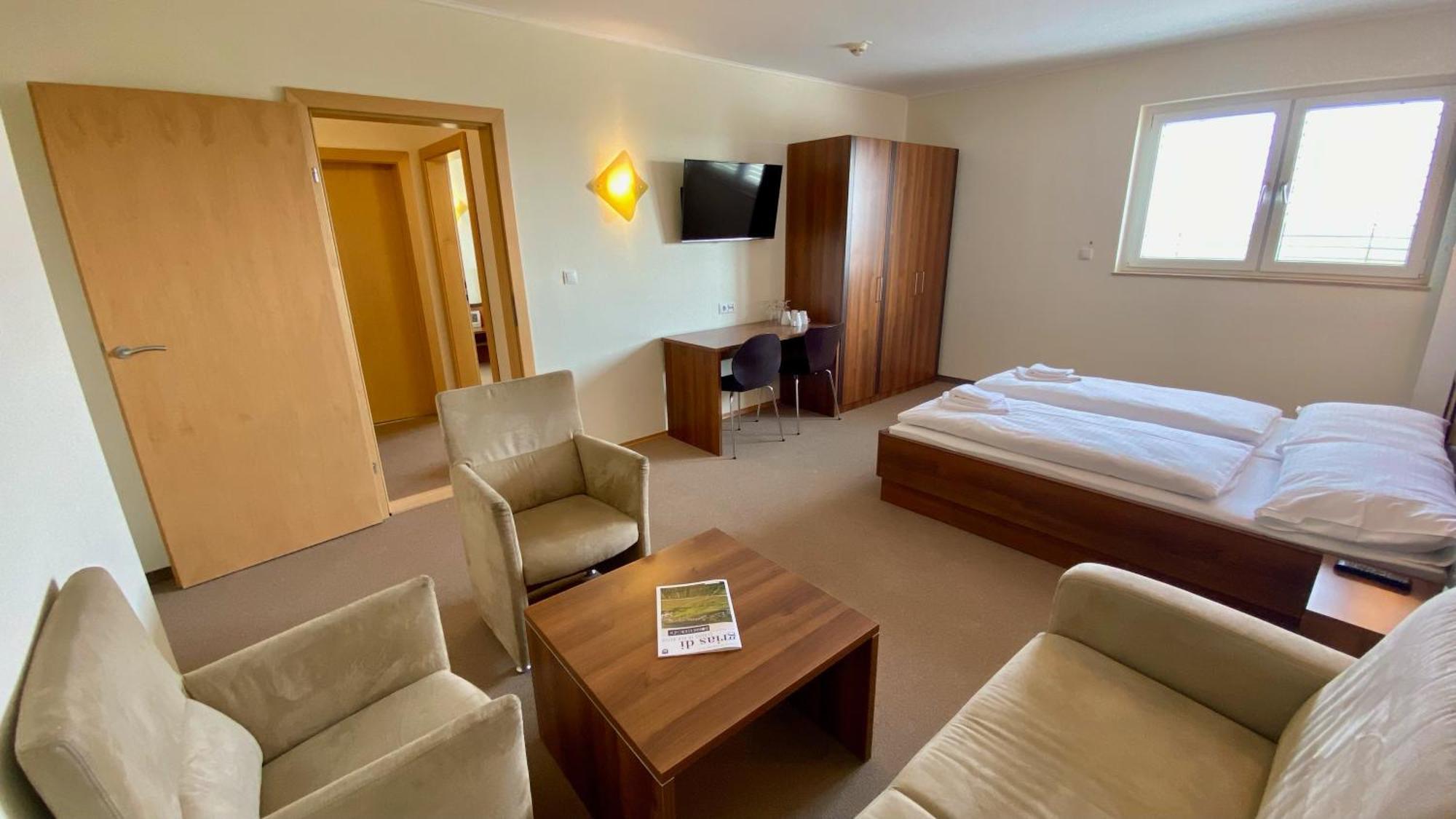Weinland Otel Donnerskirchen Dış mekan fotoğraf